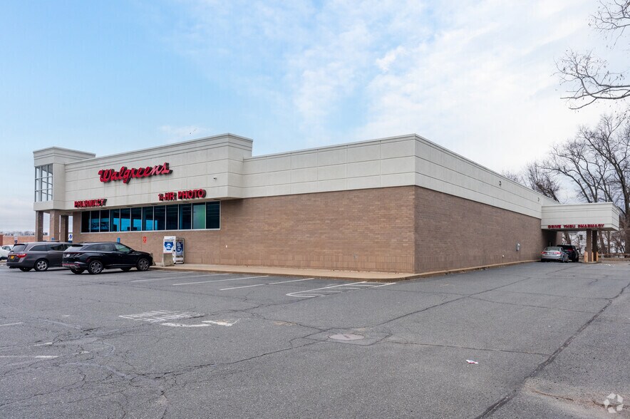 More Photos Of 1440 Boston Rd, Springfield Drugstore For Lease