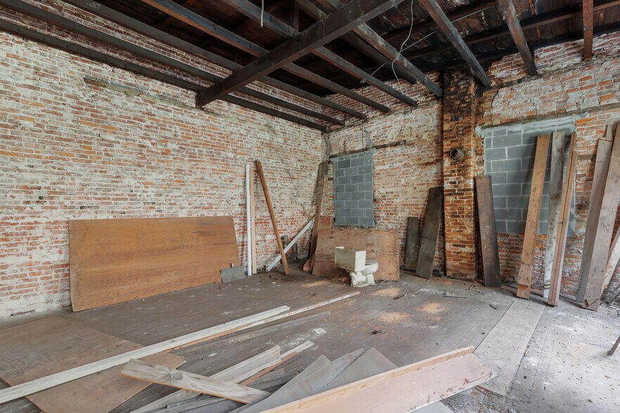 More Photos Of 663 W Pratt St, Baltimore Storefront Retail Residential For Sale