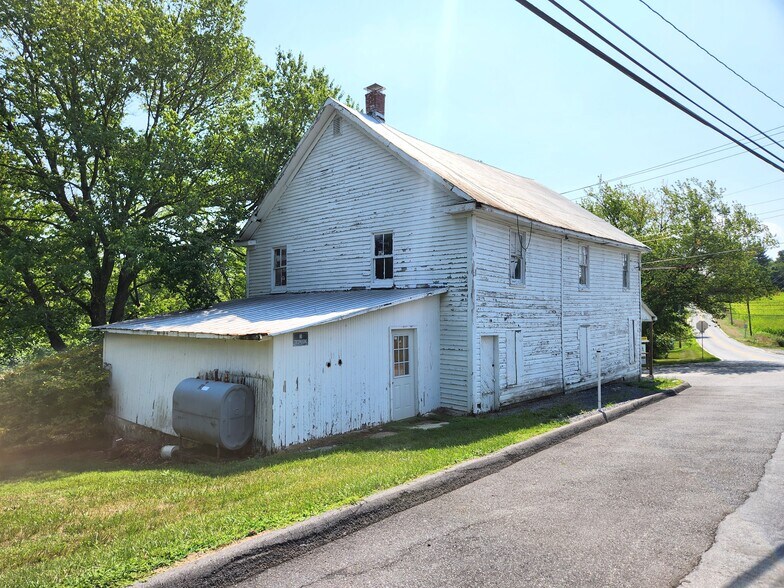 More Photos Of 26500 Clarksburg Rd, Damascus Storefront Retail Residential For Sale