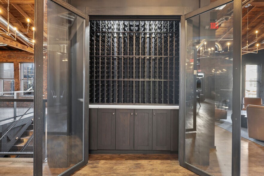 More Photos Of 17 E Brickel St, Columbus General Retail For Sale