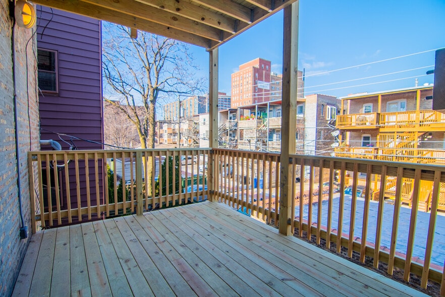 More Photos Of 844 W Lakeside Pl, Chicago Multifamily For Sale