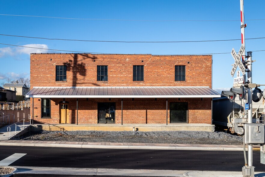 136 W Elizabeth St, Harrisonburg, VA 22802 Retail For Lease
