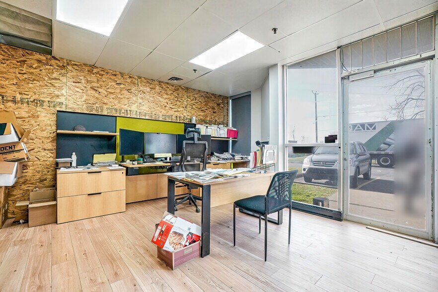 More Photos Of 1390 Rue Newton, Boucherville Flex For Lease