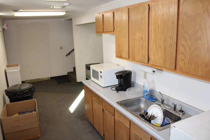 More Photos Of 120 9th St SW, Clarion Flex For Sale