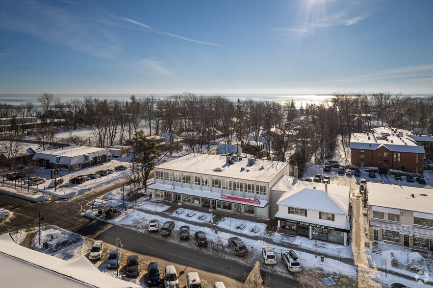 More Photos Of 438-448 Beaconsfield Boul, Beaconsfield Storefront Retail Office For Sale