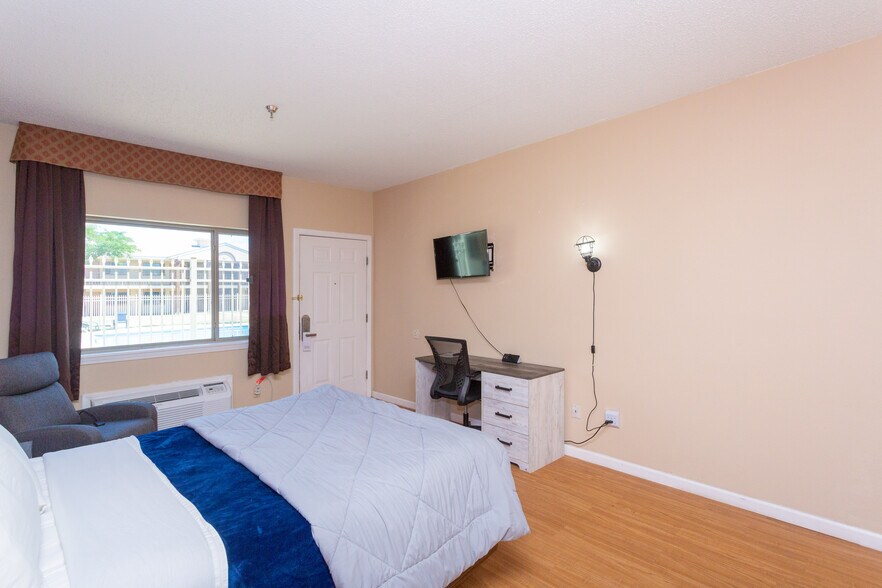 More Photos Of 2803 W 2nd St, Roswell Hotel For Sale