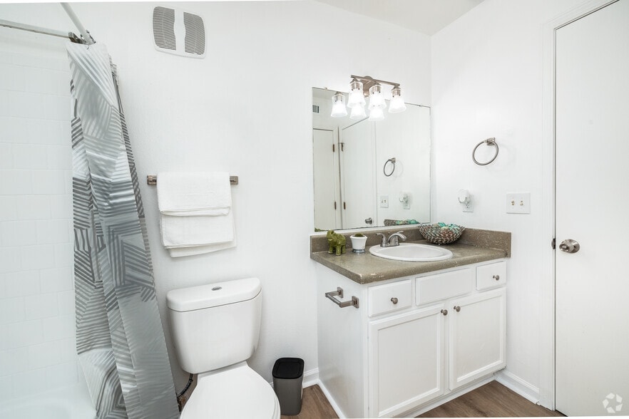 More Photos Of 4600 Twin Oaks Dr, Pensacola Apartments For Sale