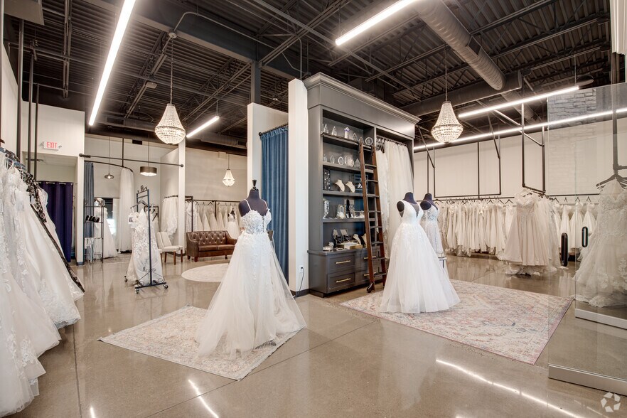 More Photos Of 9931-9947 Hudson Blvd N, Lake Elmo General Retail For Lease