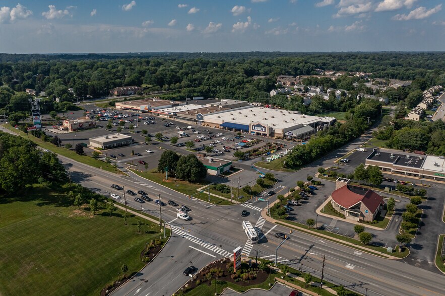 More Photos Of 5005 Edgmont Ave, Brookhaven Unknown For Lease