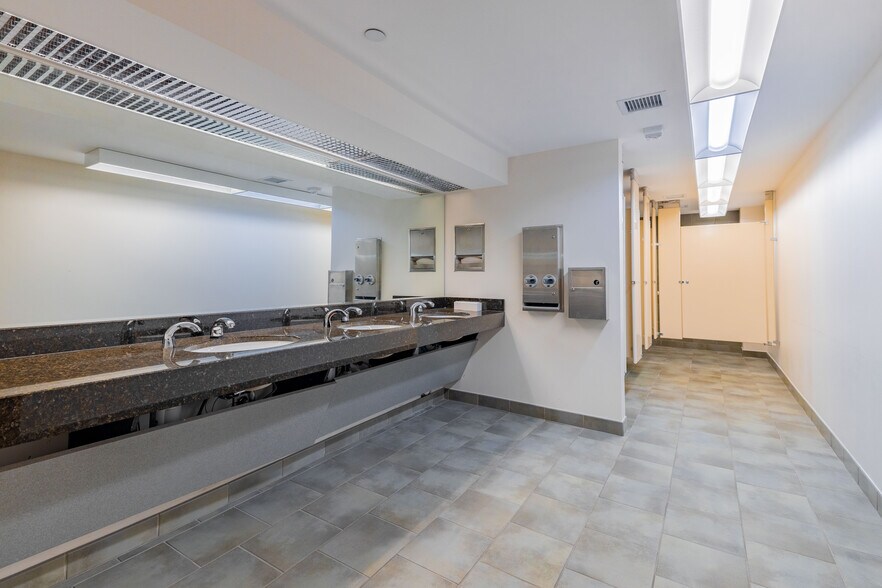 More Photos Of 28333 Telegraph Rd, Southfield Office For Sale