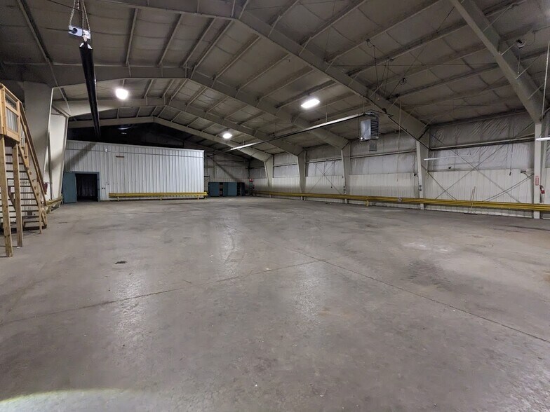 More Photos Of 5813 Stone Hill Rd, Lakeville Warehouse For Sale