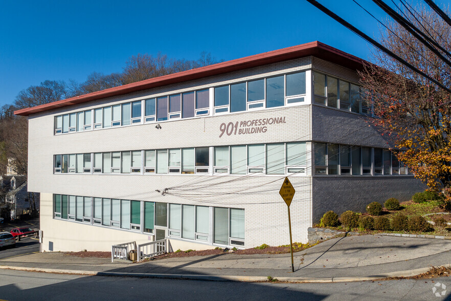 Primary Photo Of 901 N Broadway, North White Plains Office For Lease