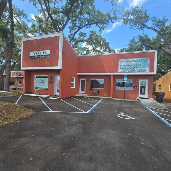 More Photos Of 700 E Bay Dr, Largo Freestanding For Lease