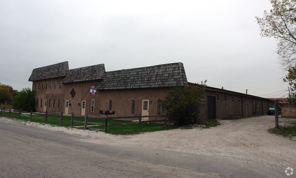 More Photos Of 3816 Grandview Ave, Gurnee Industrial For Sale