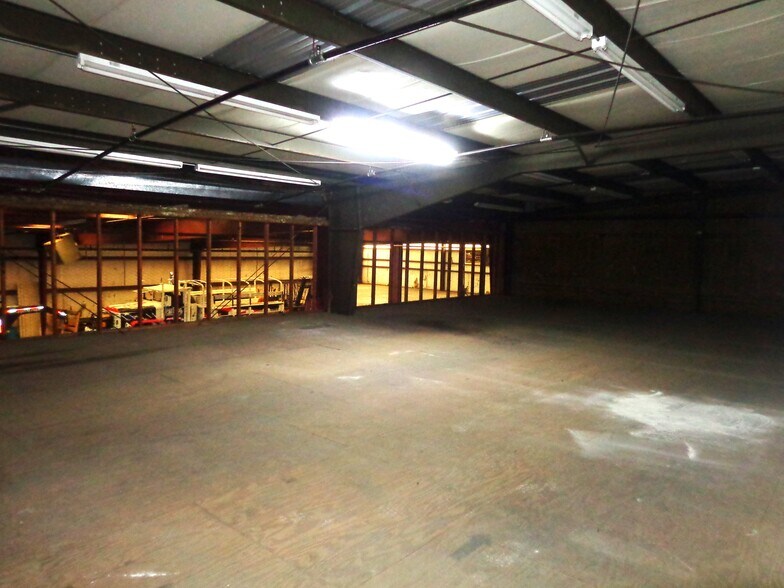 More Photos Of 502 7th St, Lake Charles Warehouse For Sale