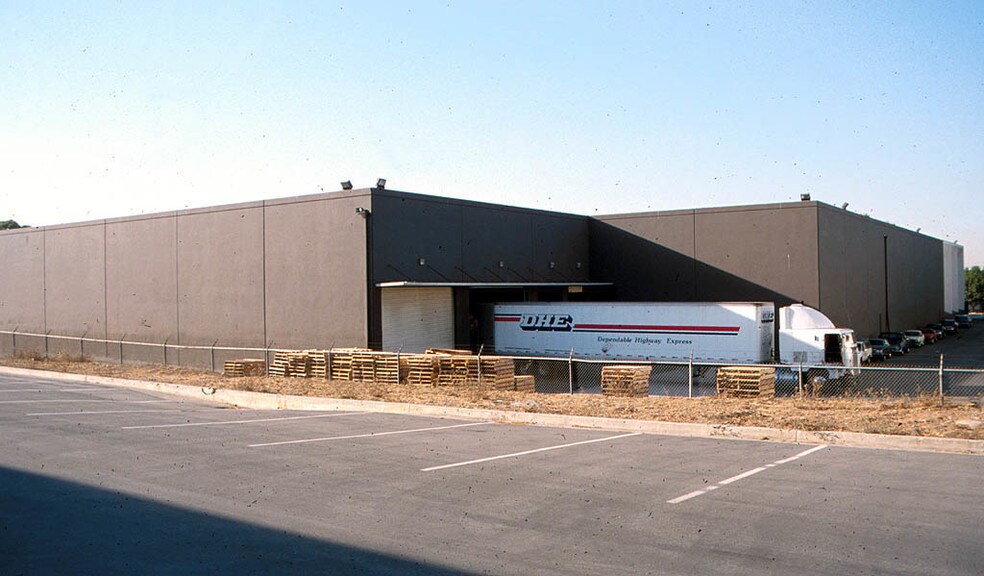 More Photos Of 1300 W Artesia Blvd, Compton Warehouse For Lease