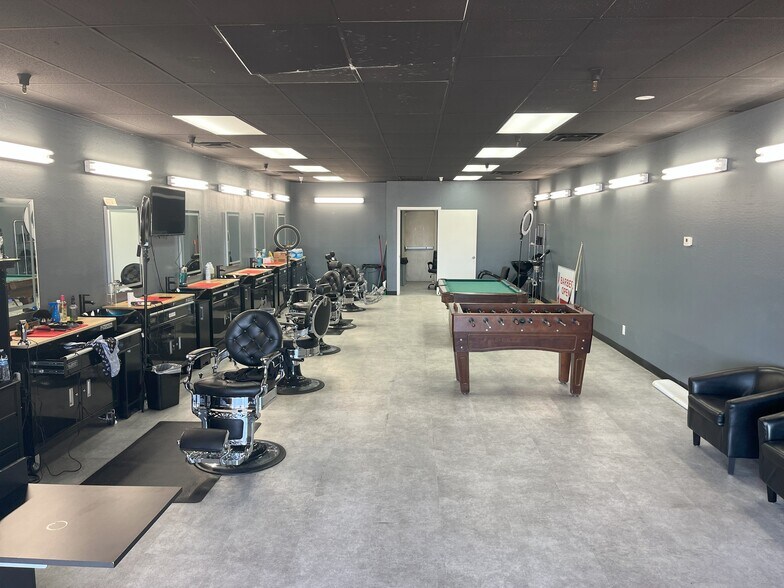 More Photos Of 13804-13816 N 51st Ave, Glendale Unknown For Lease