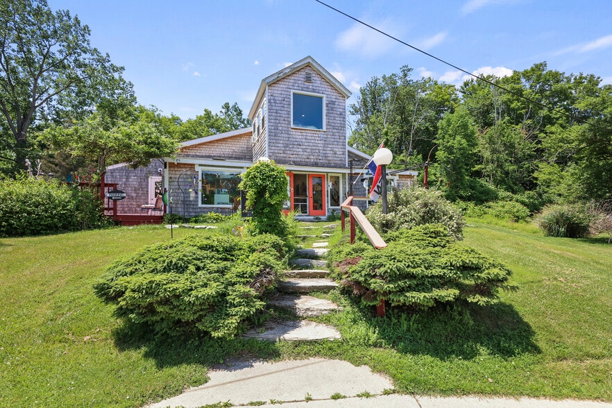 More Photos Of 8 Center St, West Stockbridge Restaurant For Sale