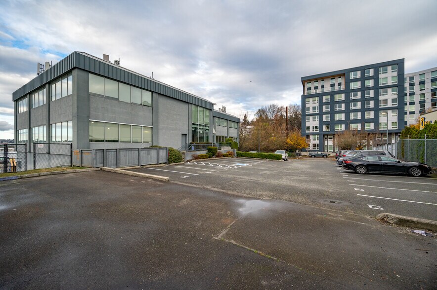 More Photos Of 3257 16th Ave W, Seattle Office For Lease