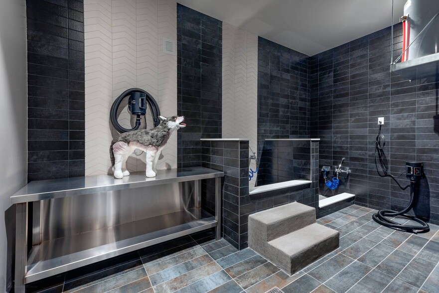 More Photos Of 2520 Wewatta Way, Denver Apartments For Lease