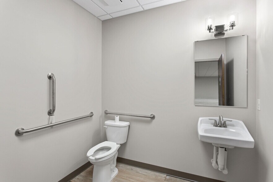 More Photos Of 221 Osage Ln, Waynesboro Medical For Lease