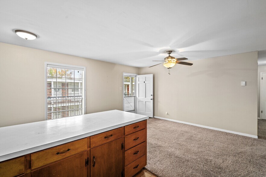 More Photos Of 401 E Main St, Brenham Apartments For Sale