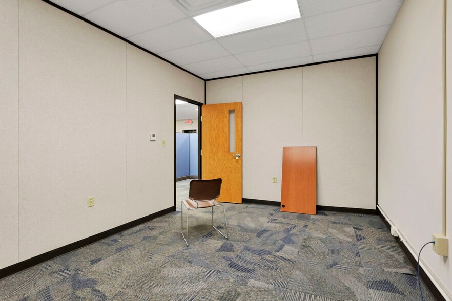 More Photos Of 300 E Auburn Ave, Springfield Office For Sale