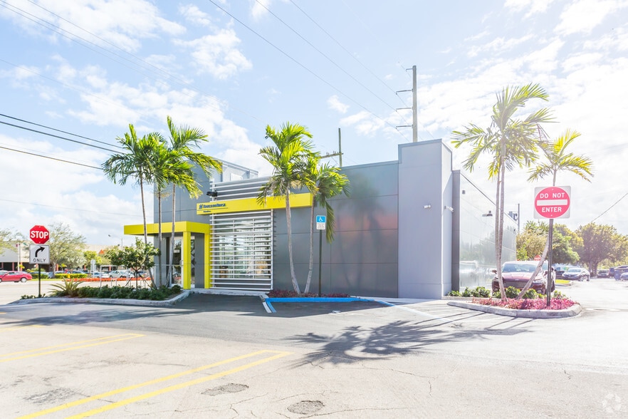 More Photos Of 17900 Biscayne Blvd, Aventura Freestanding For Sale