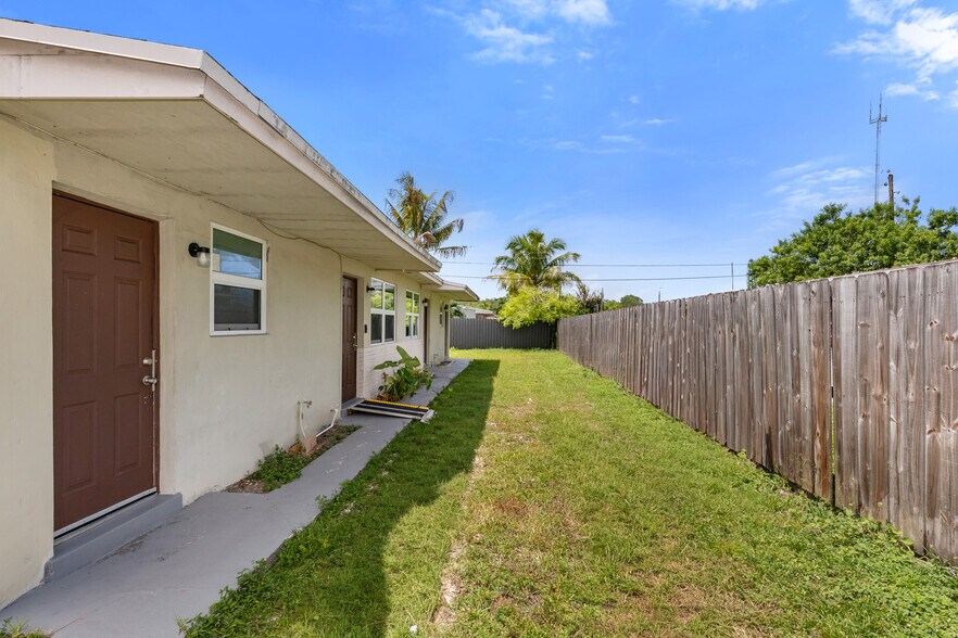 More Photos Of 5521 SW 34th St, Pembroke Park Multifamily For Sale
