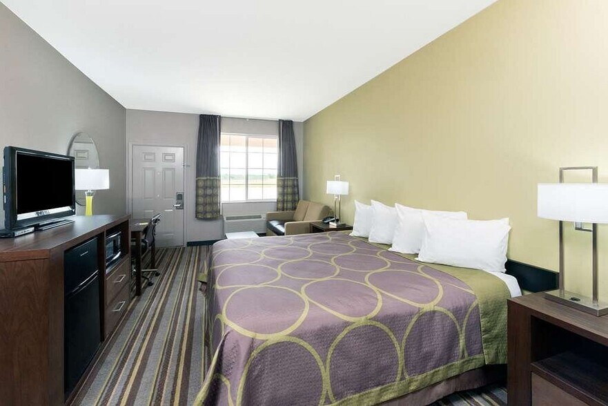 More Photos Of 2205 Chestnut St, Colorado City Hotel For Sale