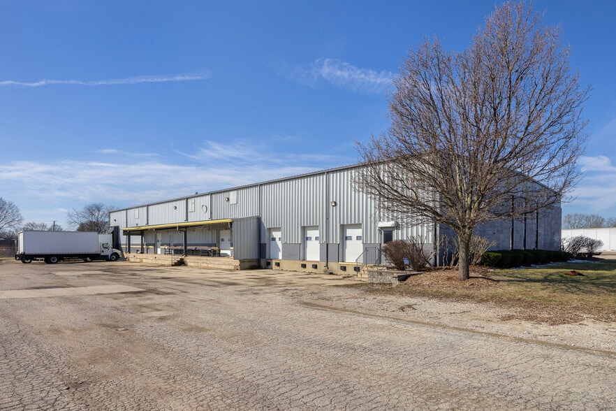 More Photos Of 1005 Geneva St, Shorewood Warehouse For Sale