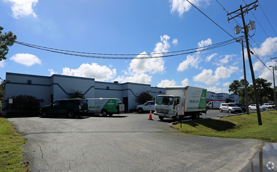 More Photos Of 5431-5449 N 59th St, Tampa Flex For Lease