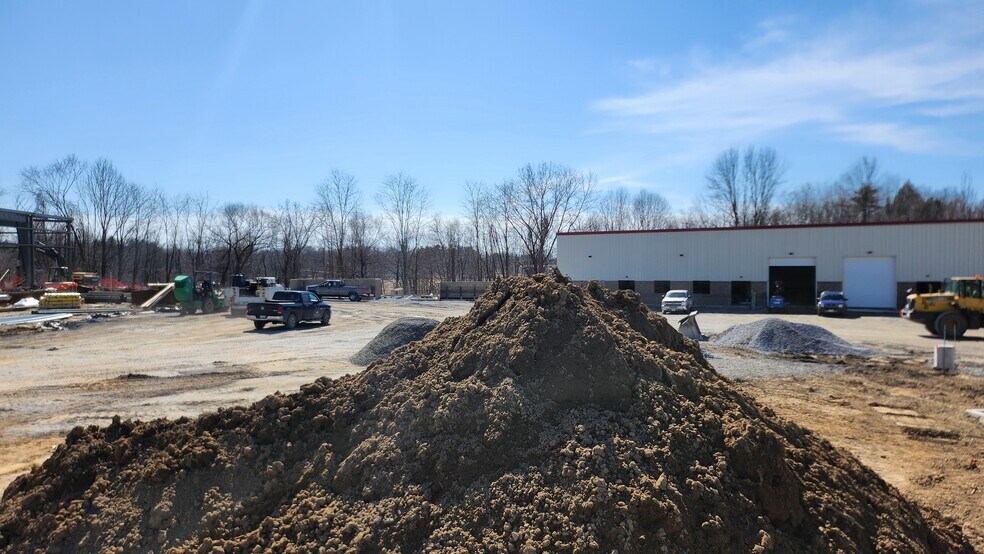 More Photos Of 2 Lear Jet Lane, Latham Light Manufacturing For Lease