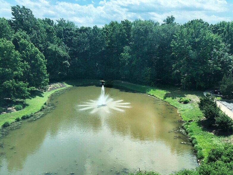 More Photos Of 100 Commerce Dr, Newark Office For Lease