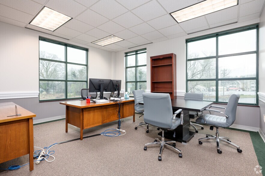 More Photos Of 204 Muirs Chapel Rd, Greensboro Office For Lease