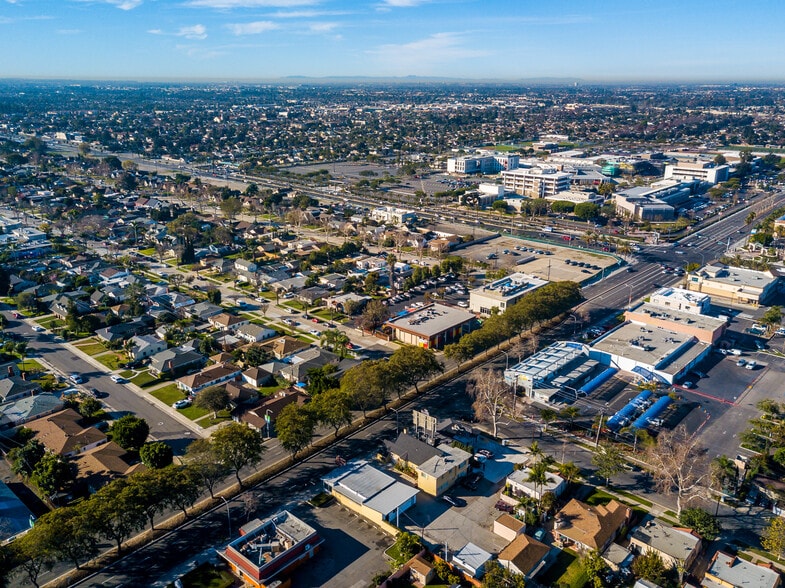 More Photos Of 1139 W 17th St, Santa Ana Freestanding For Lease