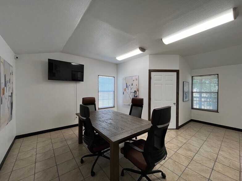 More Photos Of 4515 Smith Rd, Von Ormy Truck Terminal For Lease