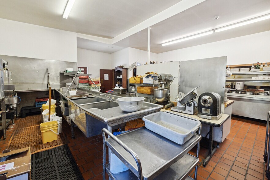 More Photos Of 13300 Big Basin Way, Boulder Creek Restaurant For Sale