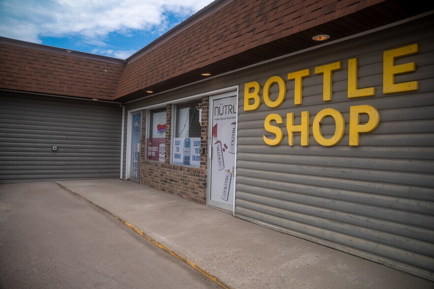 More Photos Of 502 S Division Ave, Cavalier Hotel For Sale