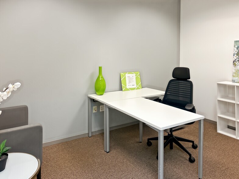 More Photos Of 1902 Wright Pl, Carlsbad Coworking Space