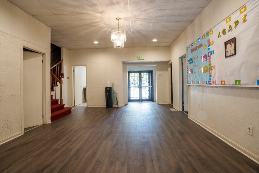 More Photos Of 1105-1107 N Broadway, Baltimore Specialty For Sale