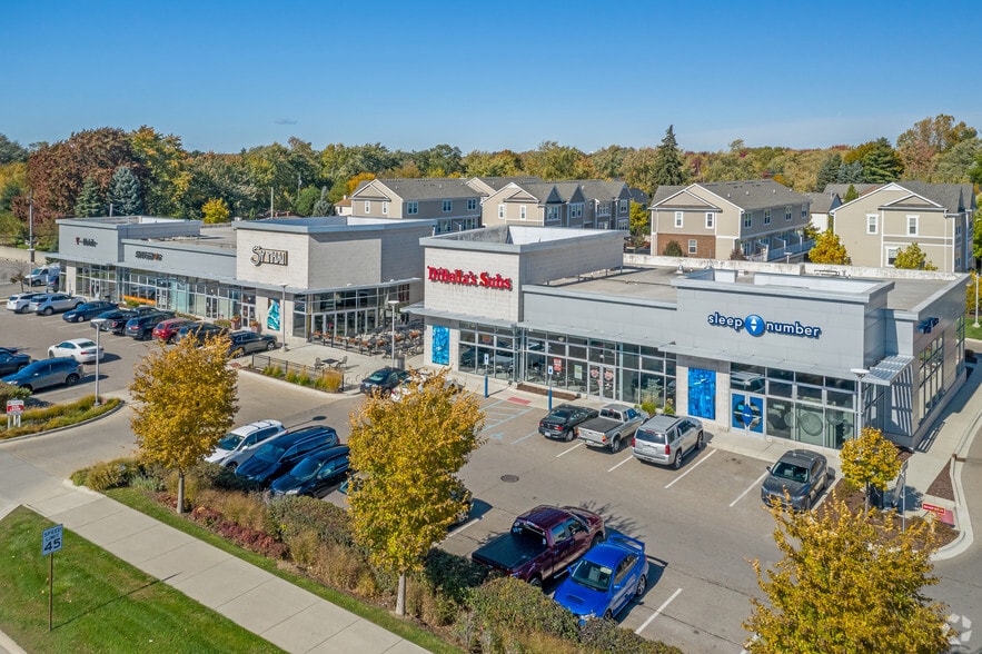 More Photos Of 436-507 E Big Beaver Rd, Troy Freestanding For Lease