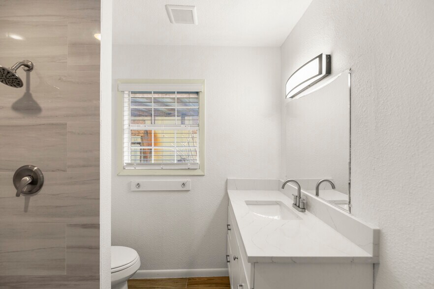 More Photos Of 14135 Huffmeister Rd, Cypress Freestanding For Lease