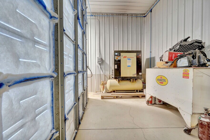 More Photos Of 5220 Maple Ln, Cuba Auto Repair For Sale