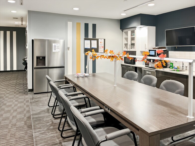 More Photos Of 2000 Av McGill College, Montréal Coworking Space