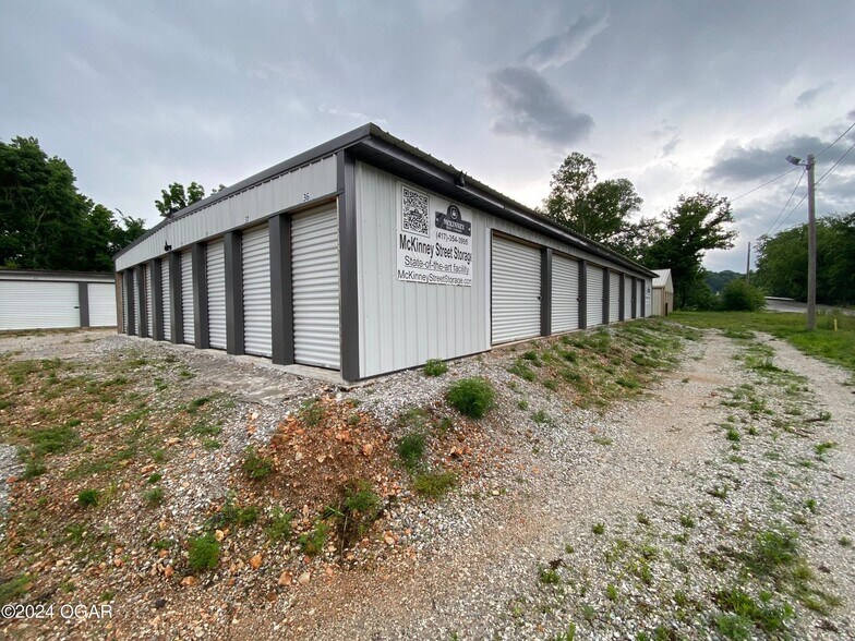 More Photos Of 818 McKinney, Neosho Self Storage For Sale