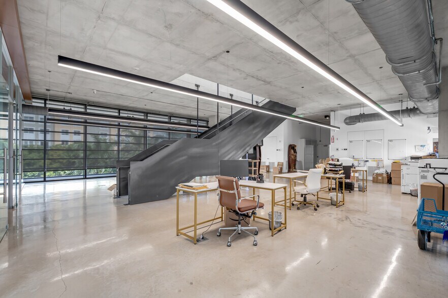 More Photos Of 528 NW 7th Ave, Miami Office For Sale