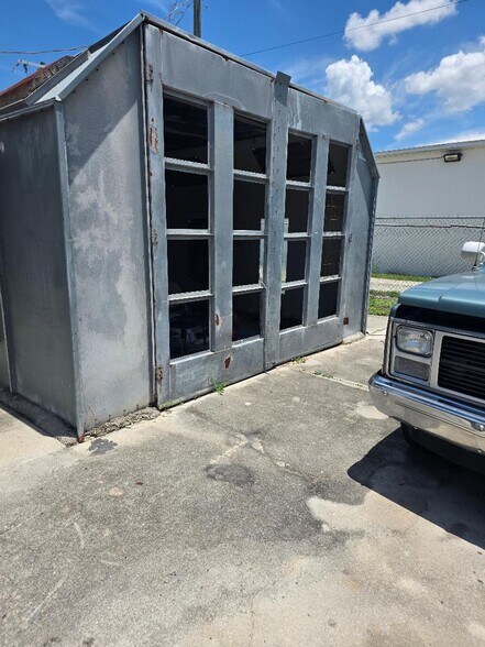 More Photos Of 2830 St Charles St, Fort Myers Auto Repair For Sale