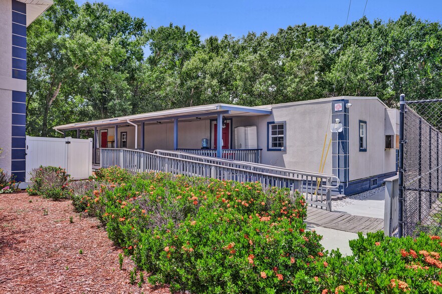 More Photos Of 1511 S US Highway 301, Tampa Office For Sale