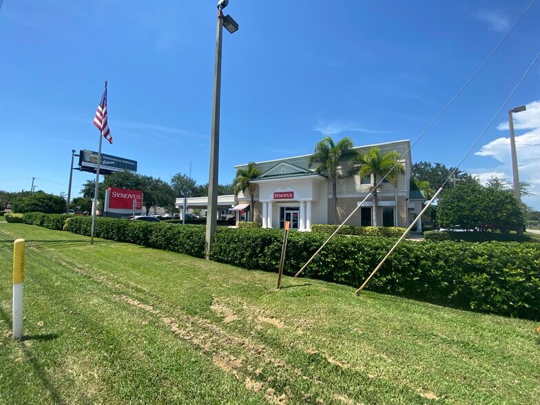 Primary Photo Of 6435 Ridge Rd, Port Richey General Retail For Lease